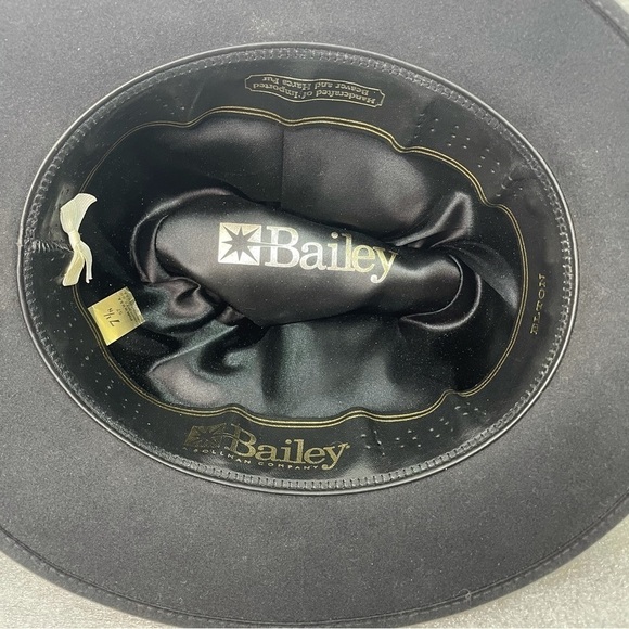 Authentic Bailey Elton Hat 7 1/8 Handcrafted with Beaver and Hares fur